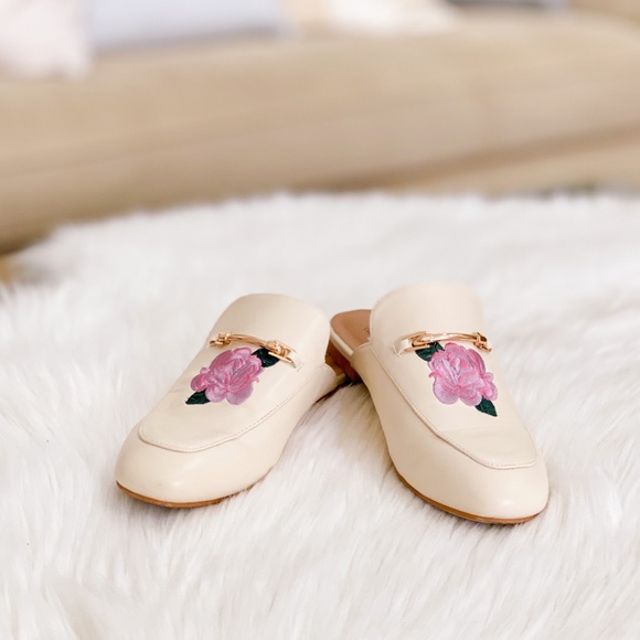 Catherine by Catherine Malandrino 
off white mules - Picture 2 of 8